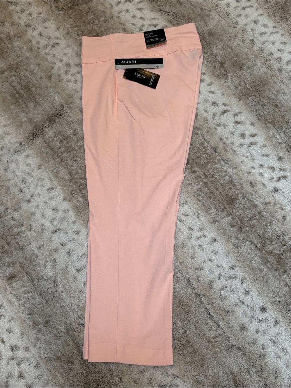 NWT Alfani Petite Women's Peach Capris, Size 4P